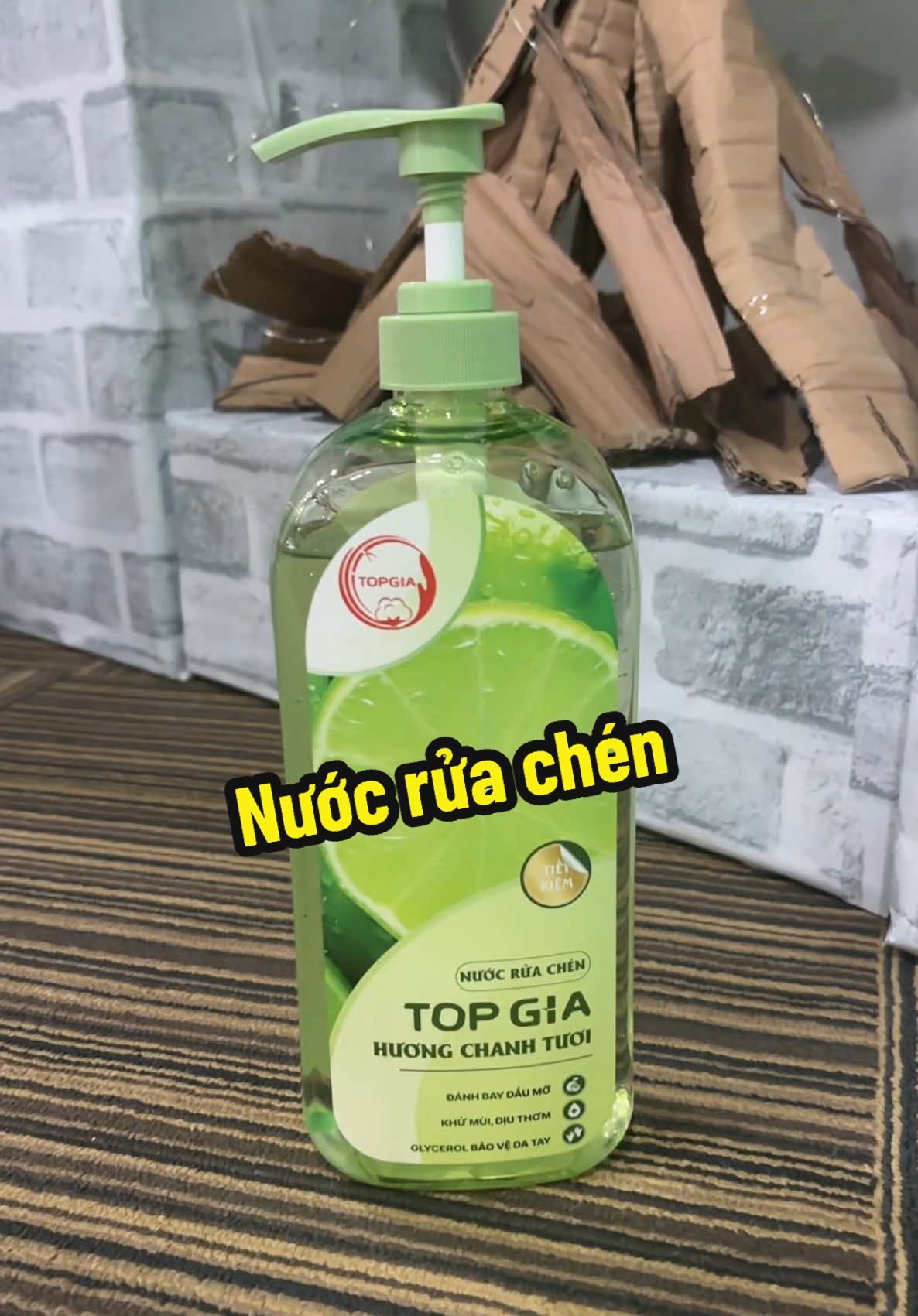 Chai 1 lít, nước rửa chén Top Gia đậm đặc, làm sạch tốt, khử mùi thức ăn trên chén đĩa muỗng đũa #nuocruachen #nuocruachentopgia #nuocruachenthiennhien #nuocruachenchanh #nuocruachen1lit 