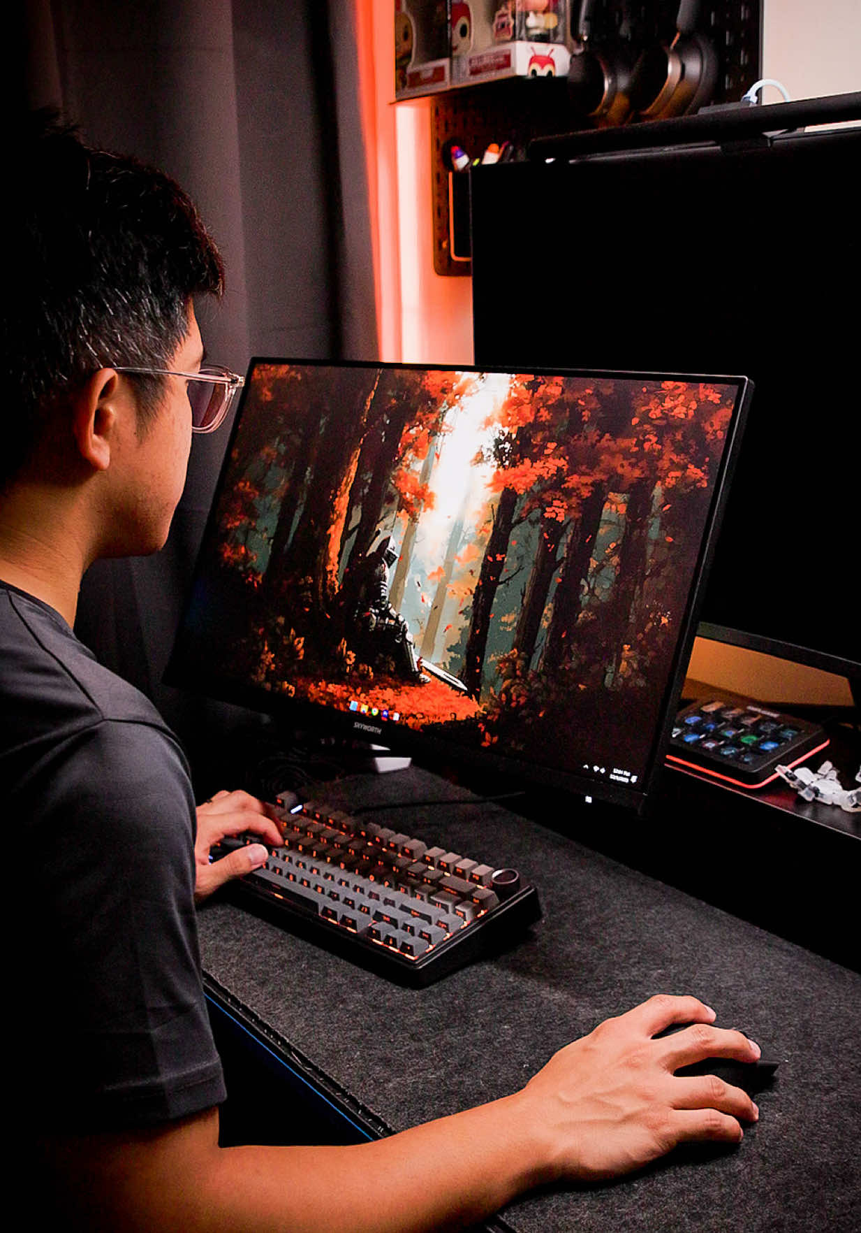Clean and sturdy monitor upgrade with the Thronmax MS-20. Heavy-duty spring arm with counterbalance, full tilt and rotation, VESA support, and easy setup. Lets you switch from vertical productivity to horizontal gaming in seconds. TikTok Shop Code PROMOTION NAME: THRONTTKMS20 START DATE: December 2, 2025  END DATE: JANUARY 15, 2026 DISCOUNT: 300 PESOS OFF MINIMUM PURCHASE REQUIREMENTS: 1399 PROMOTION LIMITS: 300 LIMITED TO 1 CLAIM PER CUSTOMER #Totokwa #ThronmaxMS20 #MonitorArm #DeskSetup #TechEssentials