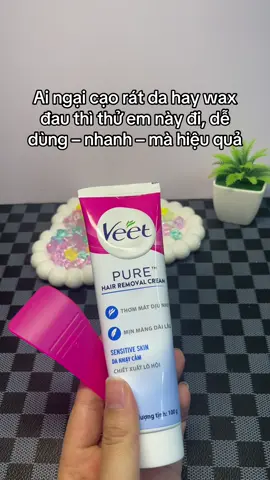 Kem tẩy lông Veet Pure thơm nhẹ, chiết xuất thiên nhiên nên da không hề rát. Bôi lên – đợi chút – dùng thìa đi kèm gạt một cái là da mịn bóng nhìn mê luôn #kemtaylong #chamsocbody #veet #taylong #xuhuong 