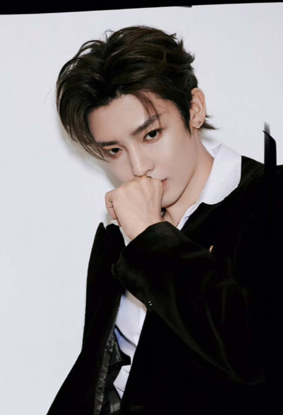 Hou Minghao photoshoots for Iqiyi Scream Night  Dec,6 2025 #houminghao #neohou #侯明昊 #xybca #chineseactor 