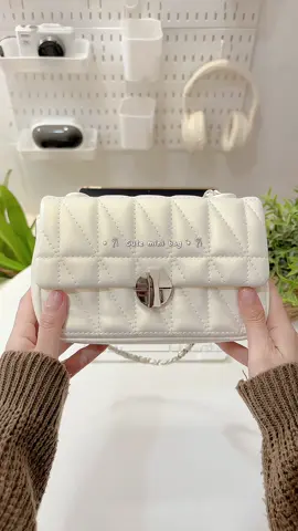So cute 🤩✨🫶🏻 #tascantik #tasselempangwanita #rainsmore 