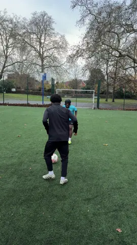 Crazy 1v1 skill 🤪🇧🇷#fyp #virał #footballtiktok #futebol #xyzcba 