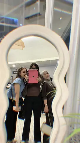 #CapCut bersama duo sholehotku👯‍♀️💋