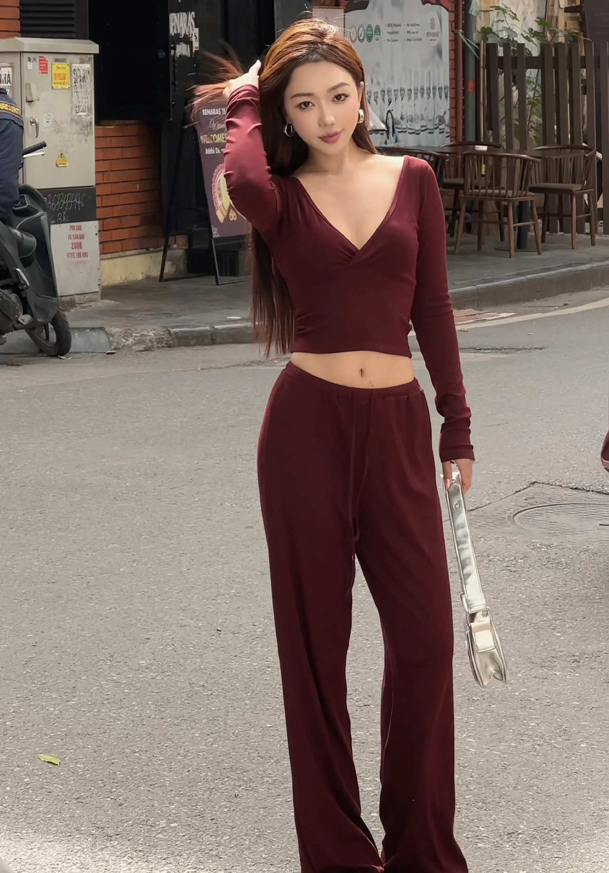 Nắng đẹp thế này mà không có bức ảnh nào thì hơi phí 😆 #THEKIM #falloutfits #wintervibes #OOTD #setthudong 