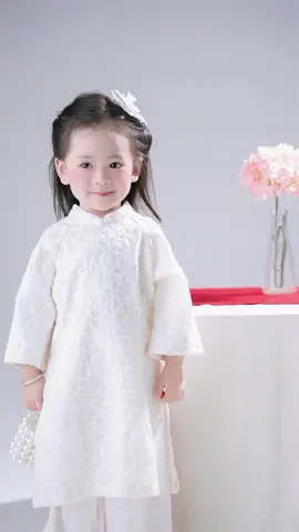 Áo dài diện Tết trong trẻo 🥰 Trắng tinh khôi 😍😍 #capcut #viral #aodaitet #aodaichobe 
