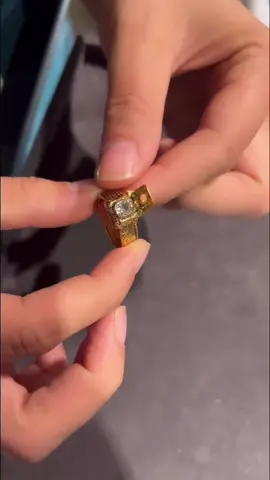 This rare mid 19th century convertible bracelet/ring shared by @charlotteglyde has a cushion-shaped diamond unfolds into eight hinged octagonal sections to be worn as a bracelet, with the ring head also forming the clasp. Will be Featured in @bonhamsjewels London auction in September. #victorianjewellery #antiquejewelry #diamondring #diamondbracelet #vintagejewelry 