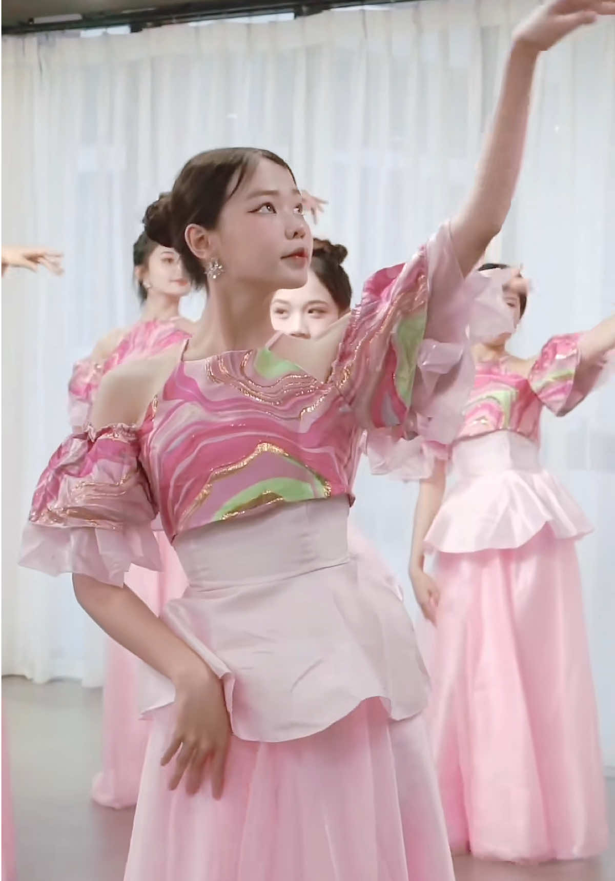 Yếm gấm hồng xinh xinh#biểudiễn #trangphục #vănnghệ #trending #xuhuong  @Miu Hoa Shop  @Ban Múa HAC - APAG  @Ban Múa - ARTS CLUB | DHY @Thuận Zilo 😂 @CoCo Event 