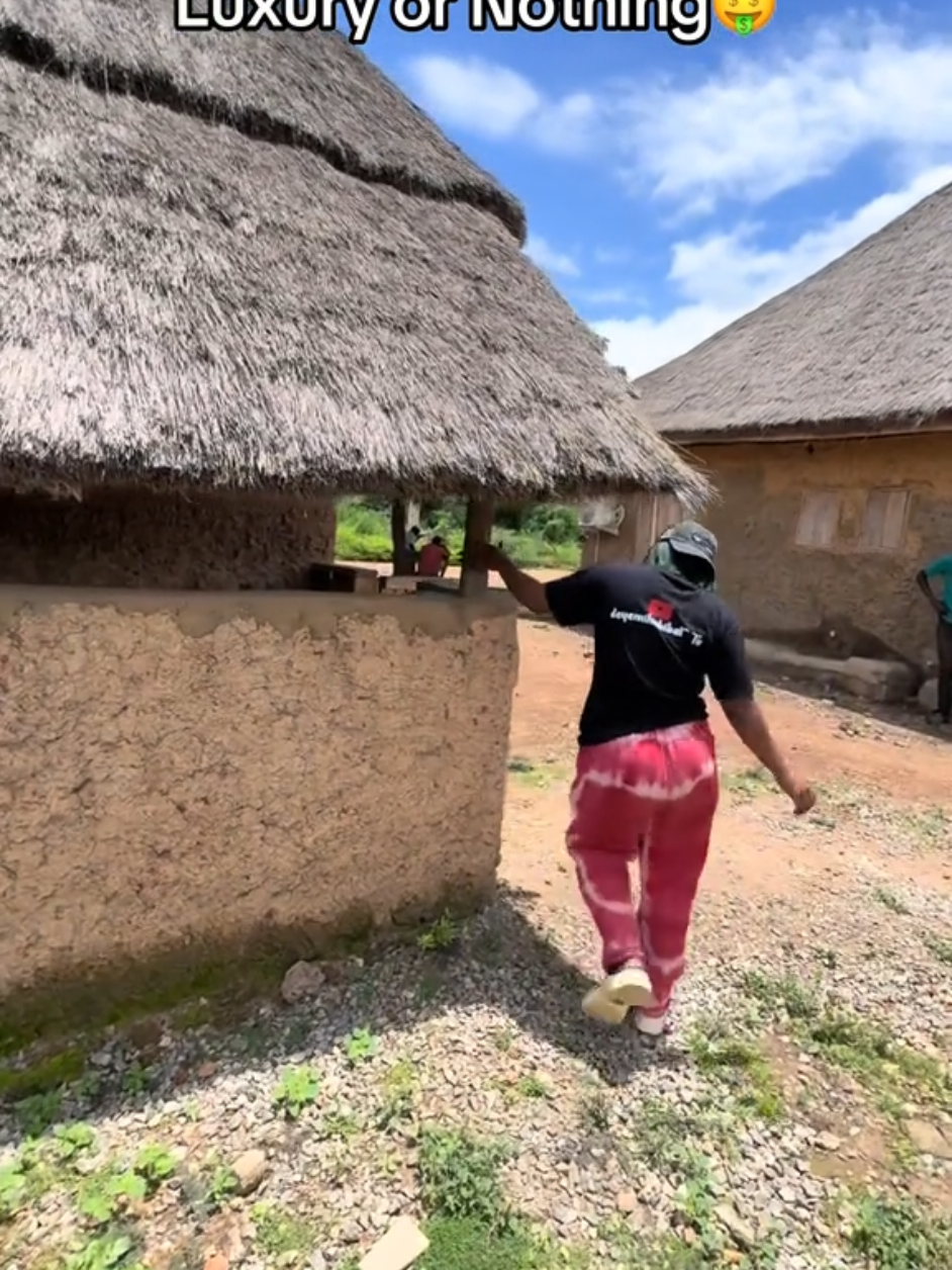 From village vibes outside to soft life inside. This mud house transformation is crazy! Would you stay here or hard pass?  By the way this is giving more luxury than some houses termed luxury in Lagos. cc @deyemhabibat #mudluxury#mudapartment #mudhouse #UloSpaces 