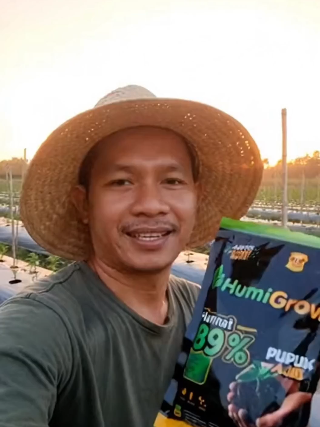 Dulu tiap mau olah lahan, tanah kayak batu—keras banget. Setelah rutin pakai HUMIGROW, tanahnya berubah lebih gembur dan alat tanam pun masuk lebih mudah. #HumiGrow #PupukAsamHumat #TanahSubur #Pupuk #AsamHumat #pembenahtanah #PanenMelimpah #HumiGrowBikinSubur