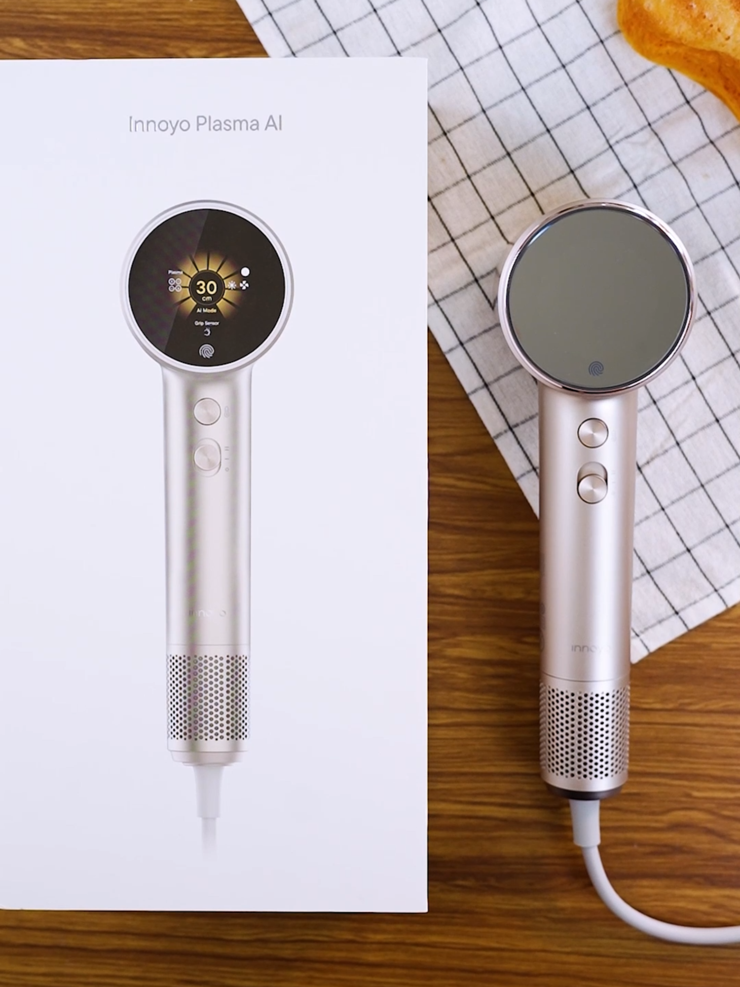 Innoyo Plasma AI - Hoàn hảo trong từng chi tiết ✨ Khi công nghệ đạt đến độ tinh xảo, thì việc chăm sóc tóc trở thành một trải nghiệm nâng niu, Innoyo Plasma AI không chỉ là máy sấy - mà là biểu tượng của chuẩn sấy đẹp thời đại mới. 💕 Một cảm giác dễ chịu, an tâm, và “được yêu chiều” ngay cả khi bạn chỉ đang sấy tóc mỗi ngày. Nâng cấp Innoyo Plasma AI ngay hôm nay!