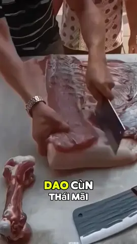 Hô biến dao cùn thành dao mới cực dễ với em Mài dao Living C 3 cấp độ này! 👇 ✅ 3 khe mài: Thô - Mịn - Bén ✅ Đế cao su chống trượt cực an toàn ✅ Giá hôm nay siêu hời 54k ​Rinh ngay tại giỏ hàng nha cả nhà! 🛒 #maidao #livingc #dungcunhabep #meovat #tiktokshop #review #dodungtienich 