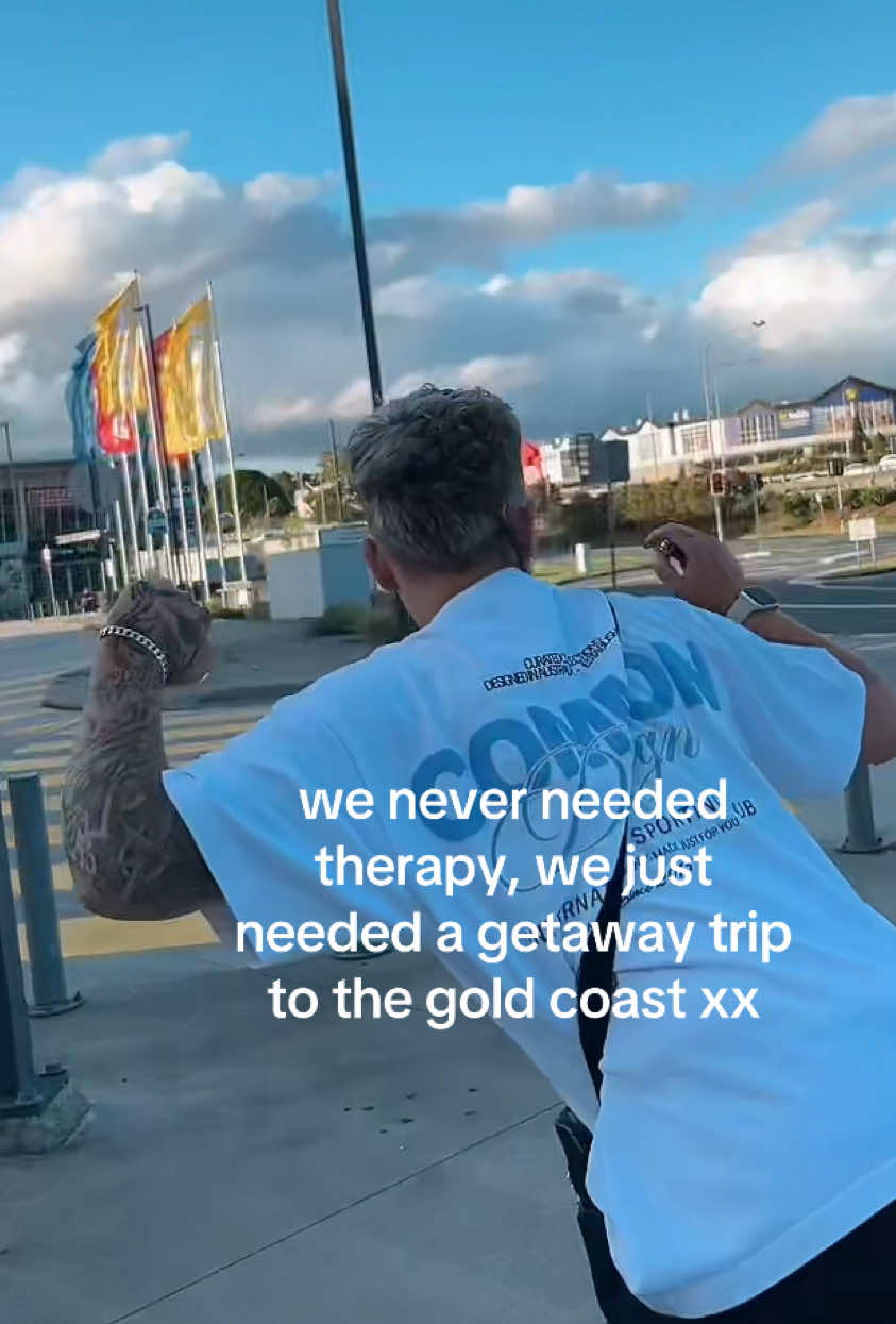 book that trip !  #goldcoast #wuhluhwuh #fyp #explorepage #friendship 