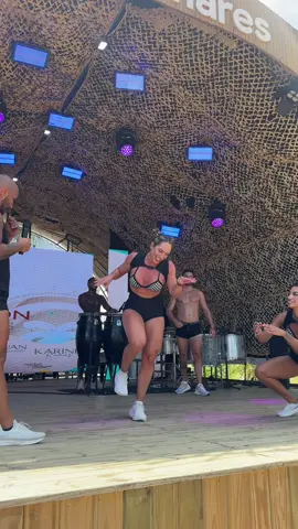 O incentivo dos meus amigos 🤭🤭   #danca 