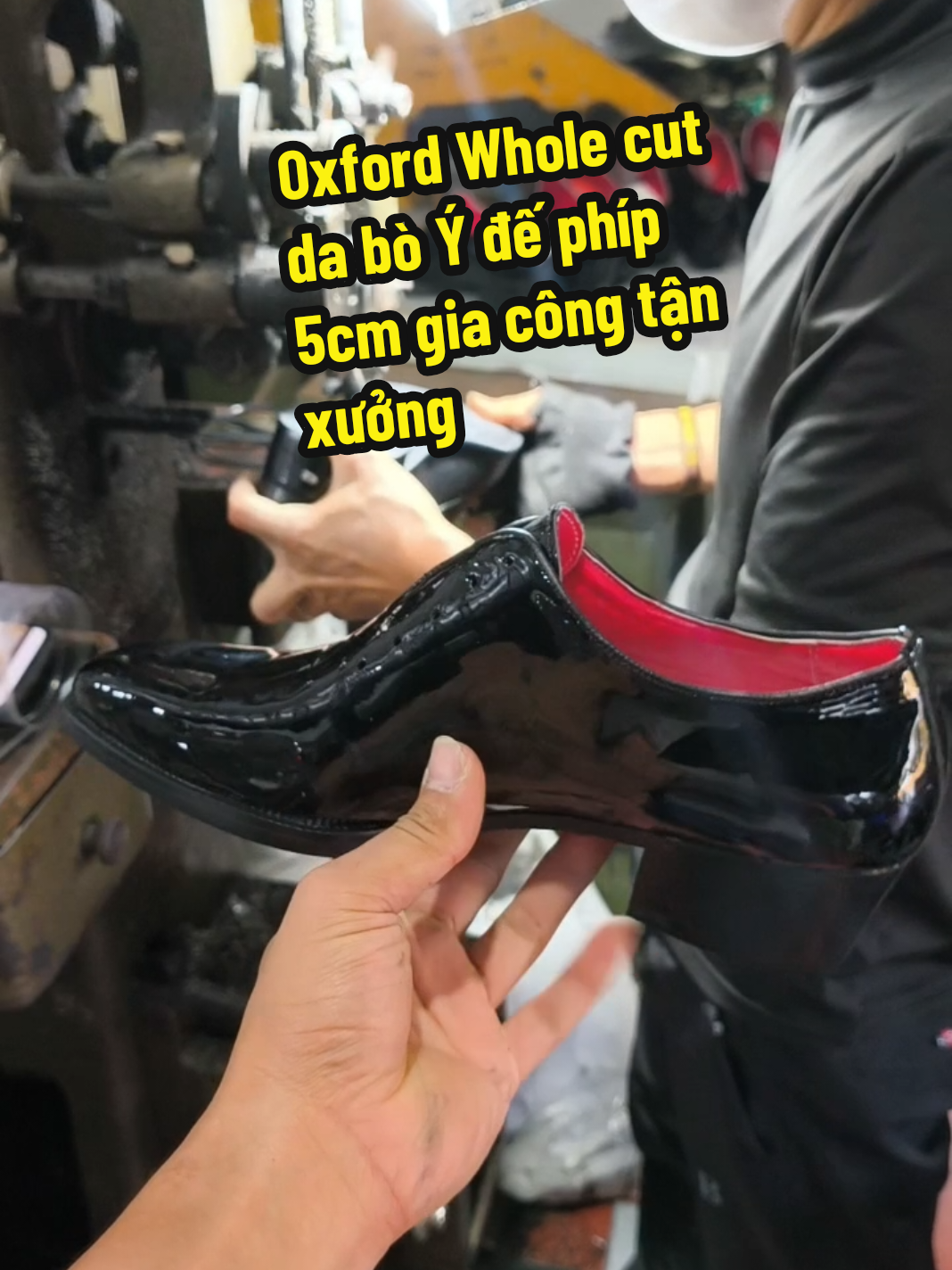 Giày Oxford Whole cut da bò Ý đen bóng đế phíp 5cm đế đỏ lót đỏ. #giaytaycongso #giayoxford #giaybootnam #giaydanam #giaychelseaboot 