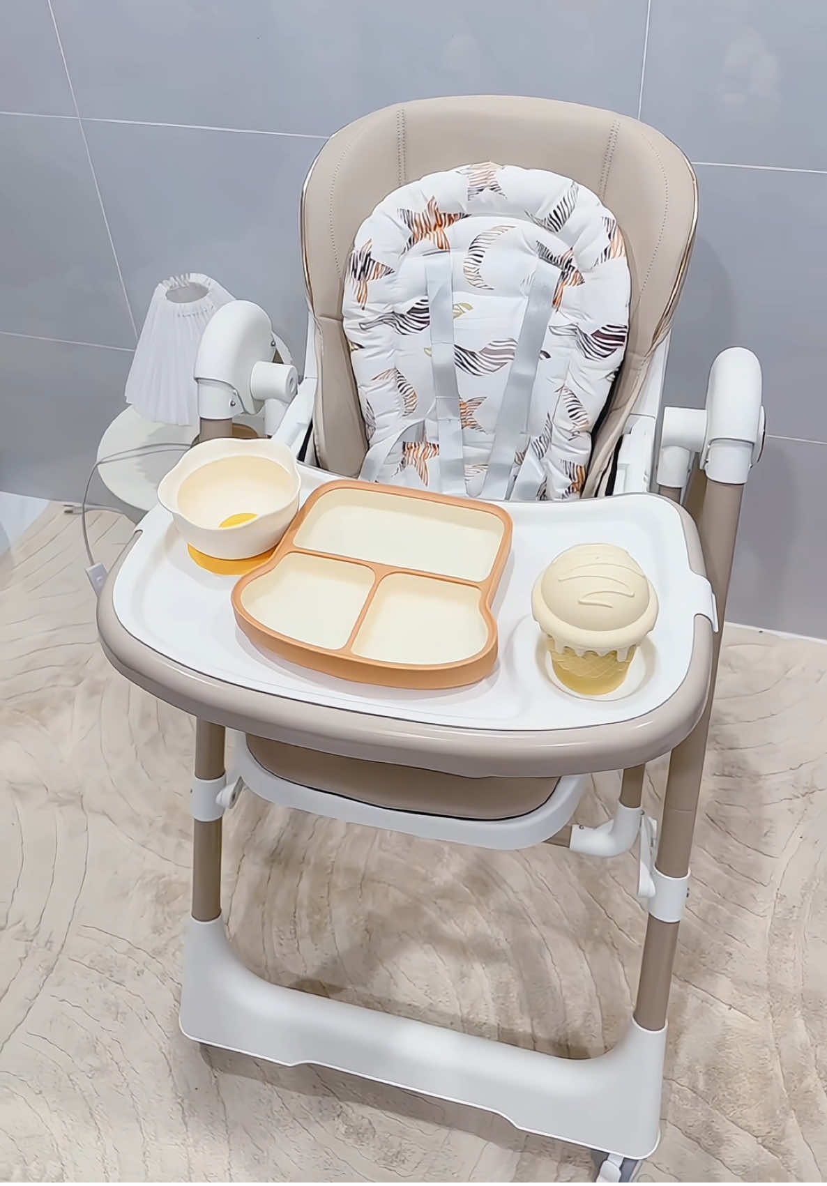 1 chiếc ghế sau khi sử dụng rất ưng đến từ tuiiii.. làm xích đu mà bà con khoái lắm luôn.. ghế ăn dặm xứng đáng 10điểm..#gheandam #gheandamxichdu #gheandamchobe #andamcungbe #mevabe 