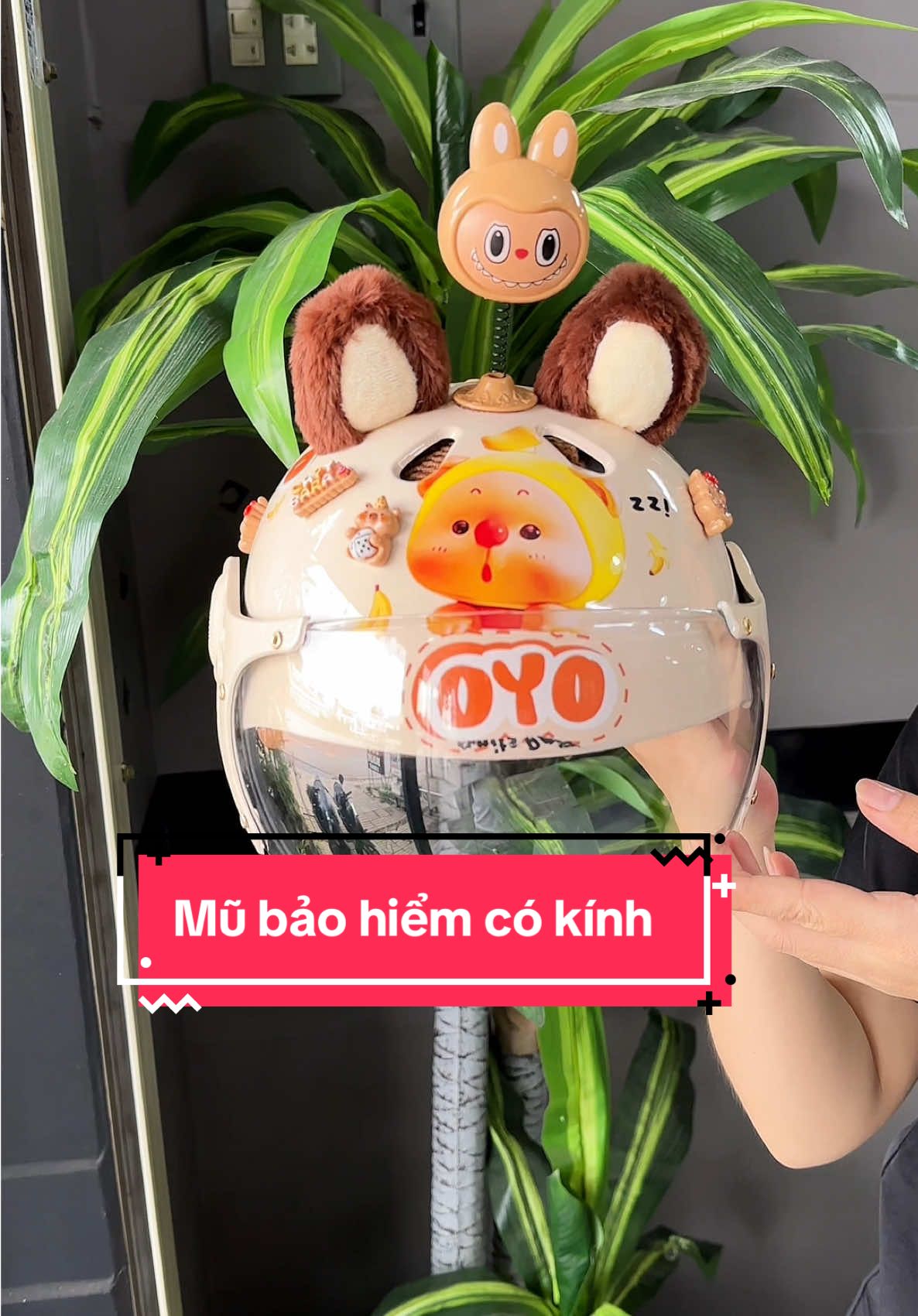 Mũ bảo hiểm có kính 