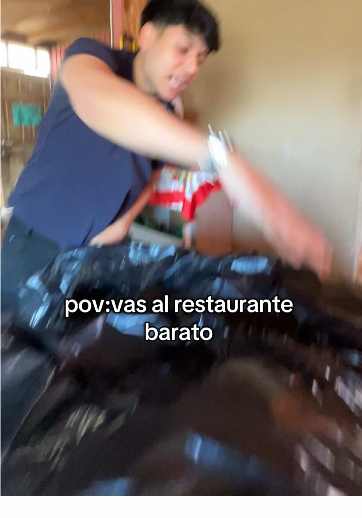 Pov:vas al restaurante barato #humor #restaurante #chile #comida 