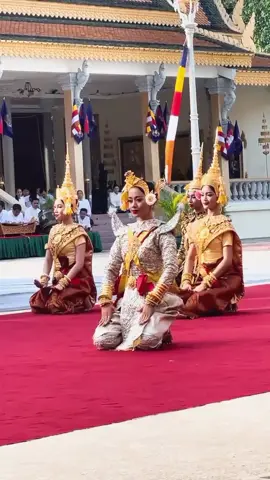 🙏🏻🇰🇭🤍 #cambodia🇰🇭  #សេរីវណ្ណកុសន  #sereivankosaun  #នាដការបាំបុរាណខ្មែរ🇰🇭  #នាដការបាំព្រះរាជទ្រព្យ🇰🇭 