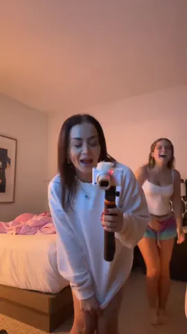 Cuando tu hija no te respeta 😂😂🤭🤭@Yailenysr #prank #funny #mom #daughter #momanddaughter @emi💝 