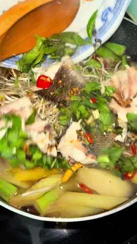 7. Canh chua cá lóc 1.Nguyên liệu: Cá lóc 600g, thơm, cà chua, giá, bạc hà. 2.Cách nấu: Nấu nước + thơm; cho cá; thêm rau. 3.Gia vị: 2 mcf mắm, 1 đường, ½ muối, me chua. 4.Lưu ý: Không nấu cá quá lâu. #h#hômnayăngìr#reviewfoodẩ#ẩmthựcviệta#anngoncungtiktoknauandongian 