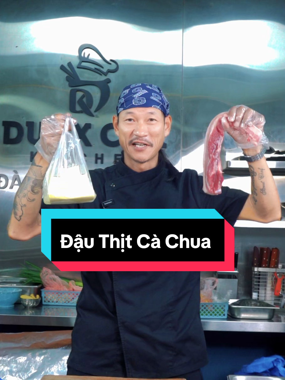 Đậu Thịt Sốt cà chua 🍅🍅🍅  vẫn cứ là chân ái các bác ạ , Lại đang đúng vụ mùa xà lách ta 🥗.  #ĐầuBếpNguyễnHữuThọ  #duaxcarkitchen  #ĐậuPhụThịtCàChua 