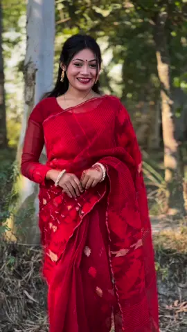 lal sari pore ami charbo tumake🥺 sari::@ফয়সাল ঢাকাই জামদানী 