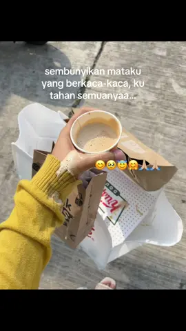 abis ketumpahan kopi ga tau mau bilang ke siapa wkwkwk 😓😓