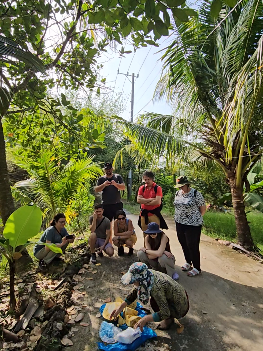 Tây ăn mít hữu cơ tại vườn ở miền Tây #oganic  #mientay  #tourism  #locallife  #countryside 