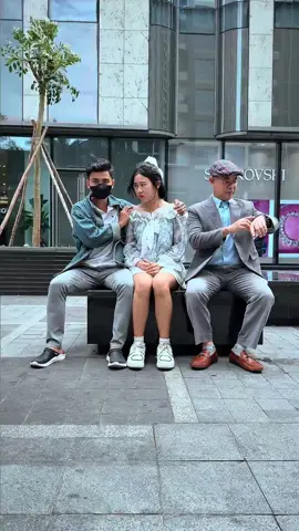 KM- A signal in the park, a rescue watch [KINDNESS MAN] #kindness #respect #goodman #happy 