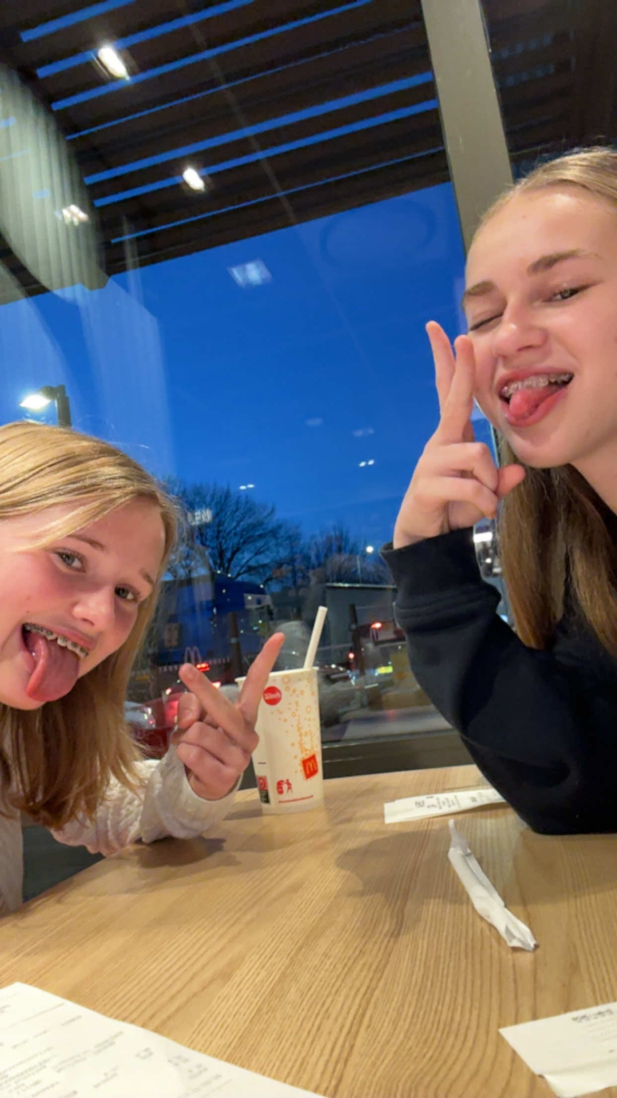 MCDONALD‘S!!   @Amber 💕 @Zara Larsson  #mcdonalds #lushlife #fyp #viral #xybca 