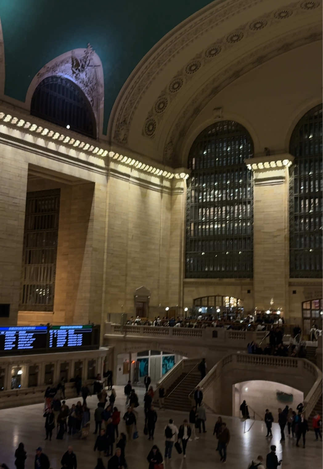 the apple store in grand central did not need to go this hard tbh #applestore #grandcentral #nyc  #midtown #apple 