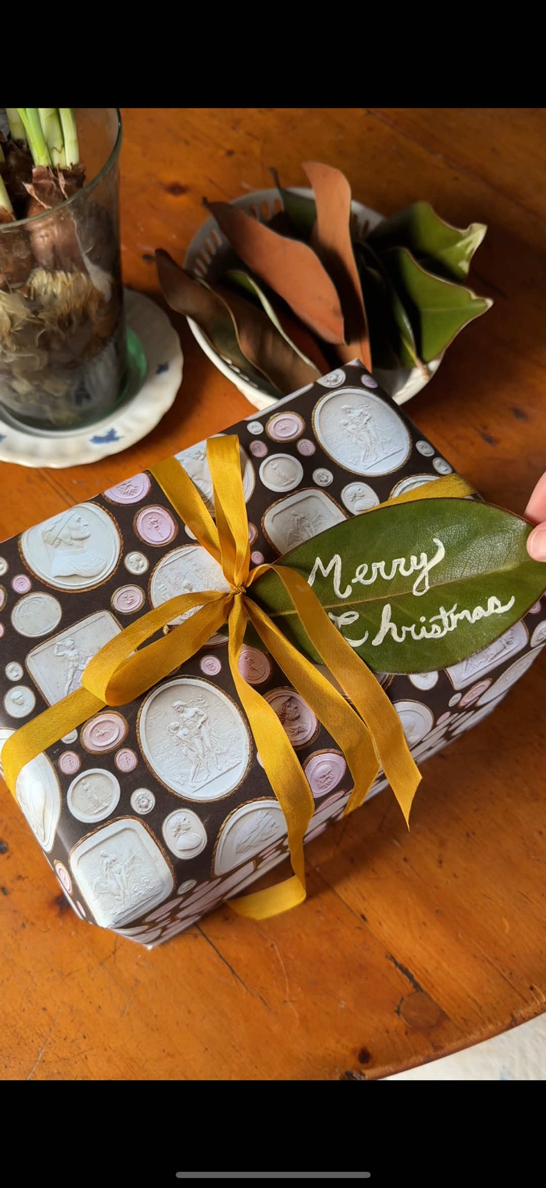 Day 18. Let’s make a (sustainable!) holiday craft. 