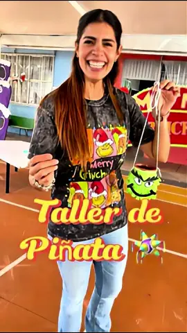 Talle de piñatas 🪅 con padres 👩🏻 👨 de familia #foryou #maestramieldemaple #navidad #niños #funny 