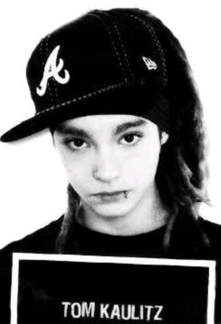 Eu amo muito o mini Tom Kaulitz!😭🤏🏻❤️‍🩹 @mini tom #TOMKAULITZ #tomkaulitzedit #tomkaulitz #tokiohotel #foryoupage @Tokio Hotel 