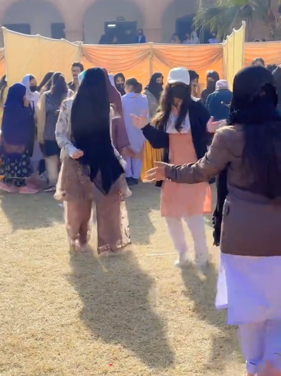college girls dance #viraldance #dance ##ayedilbyeabbasarzoo #shortsfeed👈🏿🤓🤓 