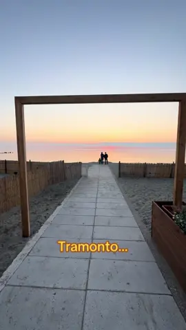 Tramonti belli ne abbiamo…relax… #tramonto #sole #relaxing #spiaggia 