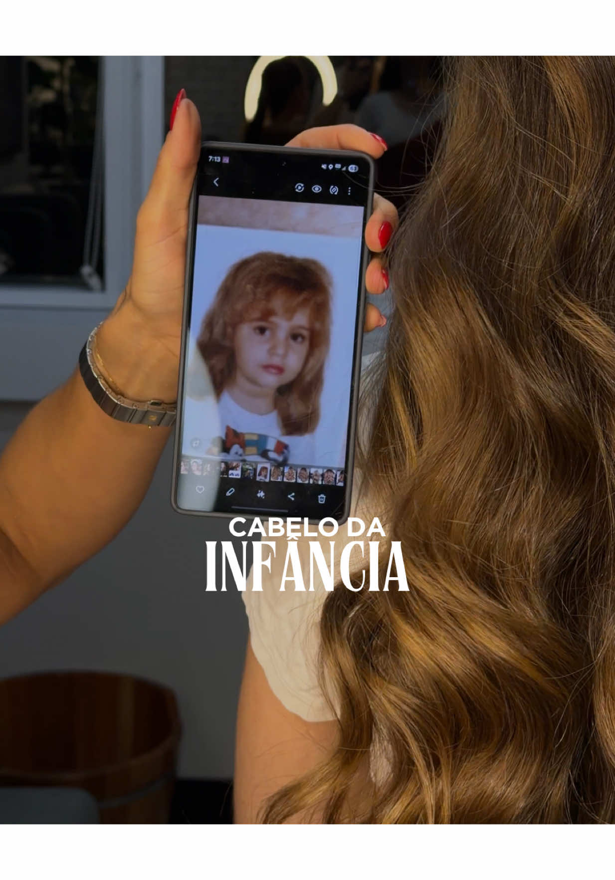A gente faz acontecer 😉 A cliente pediu, vamos fazer!  Dentro do possível, óbvio! Com todas as explicações necessárias, as possíveis implicações de cada escolha, consequências, tudo as claras sempre levando em conta como  ponto principal a saúde do cabelo.  Principalmente, quando não da pra fazer o que a cliente tinha em mente a gente fala mesmo! Não se omite, apenas para garantir o serviço. Nesse caso, ela foi embora feliz da vida com o resultado que queria!  Quem ai já sentiu saudades de um tipo de cabelo que já teve no passado? 😅