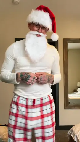 Just can’t take the beard seriously #cougarsoftiktok #tiktokmoms #goviral #kentuckywomen 