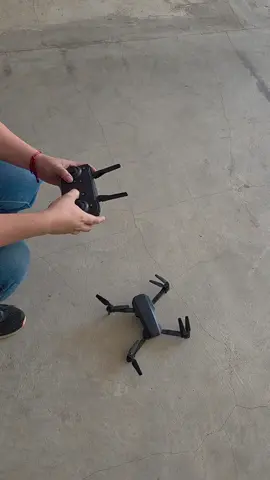 Tutorial para usar un drone a control remoto, este modelo es E88 Precio de $25 con doble batería y doble cámara pídelo al 7328-8479 #drones #fyppppppppppppppppppppppp #entretenimiento 