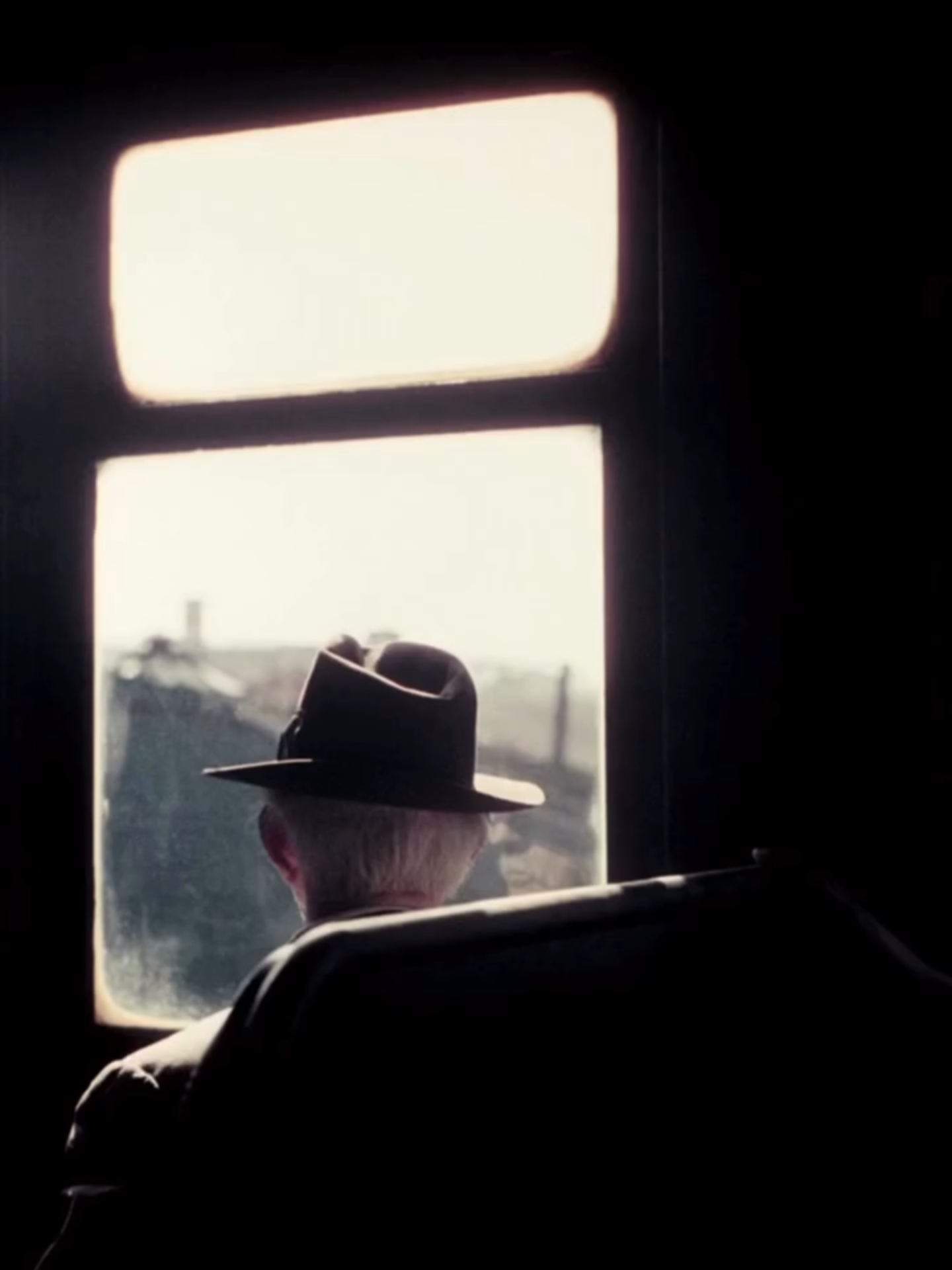“I don’t have a philosophy. I have a camera.” Featured Artist © Saul Leiter #ClassicsMagazine #ClassicsFilmClub Cash Award Photo Contest 📸 Open Call: Grand Prize Winner gets the Front & Back Cover feature to grace our new print Photography Book plus $1000. Finalists win a spread in Classics Magazine Vol. 5 and worldwide exposure. Digital & Film welcome. Take a shot! Closing soon ⏰ DEADLINE January 1st 👉 Tap the link in Bio to participate #photography #streetphotographer #streetphotography #filmphotograpy #photographer #film #fyp