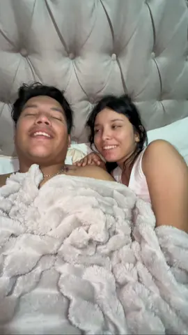 Con razón no me suelta 😳🔥 @Chris HC 💕 