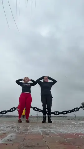 This was not worth it 😂 @Amy Whitworth #lakeerie #dancetok #cold #water #trending 