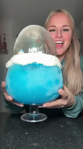After 10 attempts at the sugar dome.. I did it 😂… snow globe cocktail! Would you try it? #cocktail #drinktok 