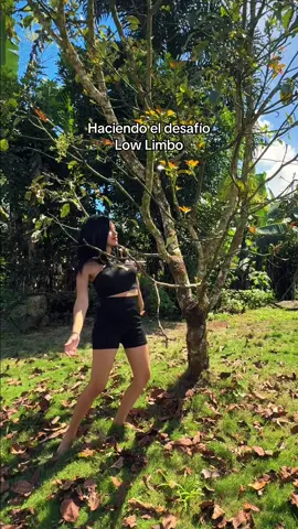 Antes era más flexible lo juro 😂 mi peluca dándola toda #lachonatica 