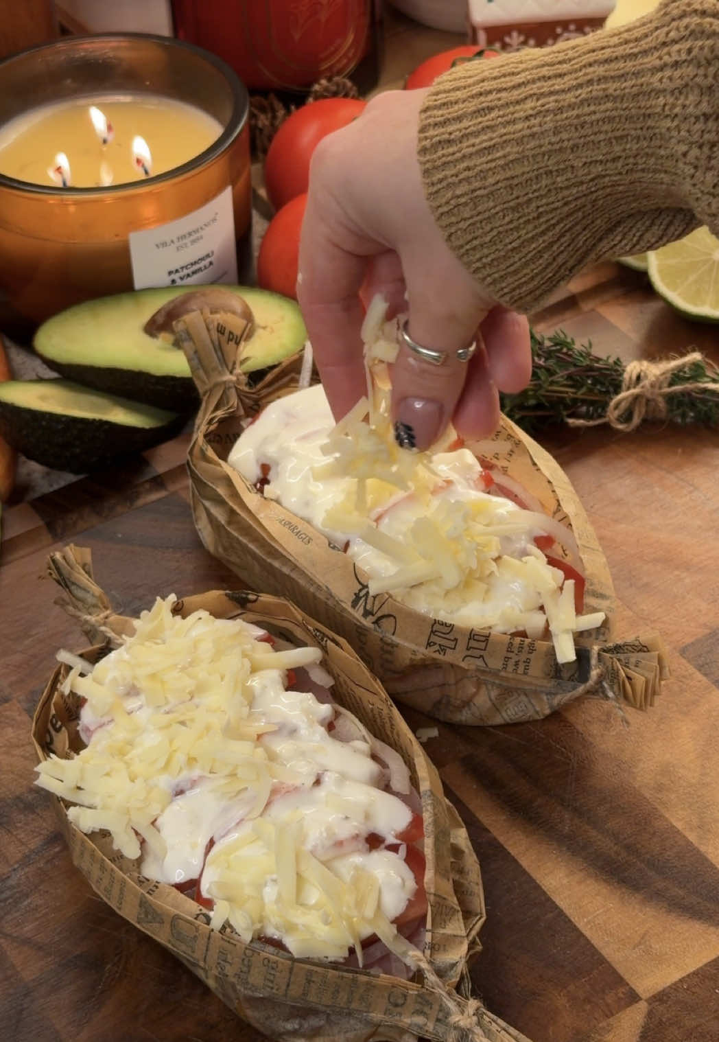 15 min prep (if that) for a meal to impress whoever is on your doorstep. I used to love this dish as a child – it is so juicy and still my favourite ✨ Bookmark this recipe for later 🧡 🛒 Ingredients (for 2 boats) 🛶 Baking paper boats (tutorial on my reel feed or use an oven-proof dish) 🥩 2 pork loins 🥔 2 potatoes 🧅 1 onion 🍅 3 tomatoes 🥄 2 tbsp mayonnaise 🥛 2 tbsp reduced-fat crème fraîche 🧄 1 garlic clove 🧀 30 g mature cheese (or any other preferred) 🌿 Parsley to garnish 📝Steps: 1️⃣ Preheat the oven to 200°C 2️⃣ Beat the pork loins from both sides using anything heavy you have in the kitchen 3️⃣ Thinly slice the potatoes, tomatoes, and onion (slice potatoes thin so they cook quickly) 4️⃣ Mince the garlic and mix with the mayonnaise and crème fraîche 5️⃣ Layer in this order potato → pork → onion → tomato → sauce → cheese 6️⃣ Bake for 30 minutes, checking the potatoes are cooked 7️⃣ Open the door, greet your guest, and enjoy a cheeky glass of bubbly or a cuppa while you waiting for the dish  😌❤️ #EasyRecipes #recipeoftheday #homecooking #DinnerIdeas #dinner 