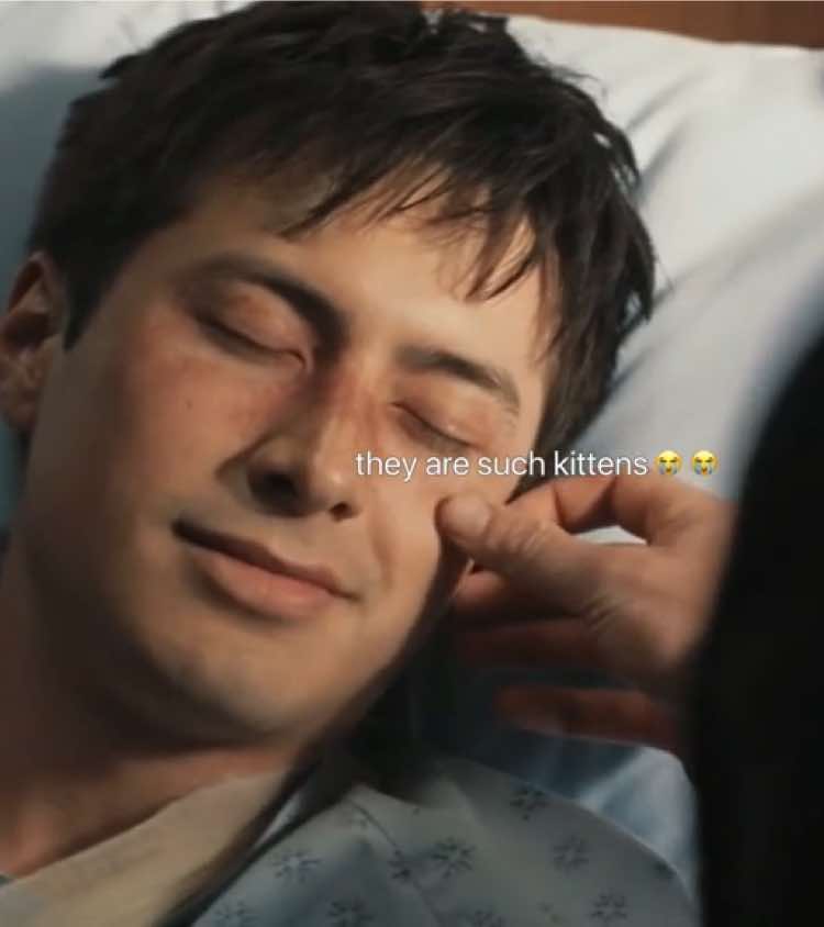 ILYAAA😭😭 that my fav episode of all time, thay both so cute together 😭❤️‍🔥❤️‍🔥 #heatedrivalry #hollanov #ilyarozanov #shanehollander #fyp @Heated Rivalry 