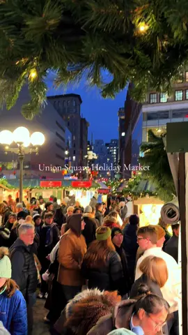 Union Square Holiday Market in New York is full of food, unique items from local vendors, and Christmas lights.  #unionsquare #christmasmarket #nyc #shopping #manhattan 