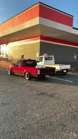 Bros on that lifted winter fitment. 🚗:@Low_jony94 #toyotapickup #22re #minitrucks #keitrucks #bramdywine 