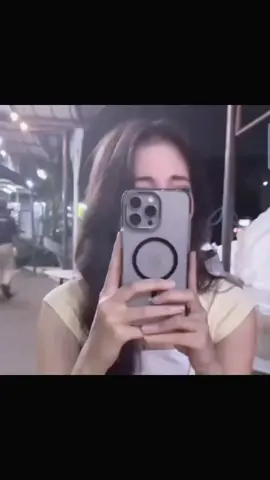 pengen aja post yg ini biar jdi kenang2 an untuk besok besok hahaha lama bngt mohan vidio in, keburu salting tu raisa nya😌 #mora #aryamohan #raisamarie #fypage #mohanraisa 