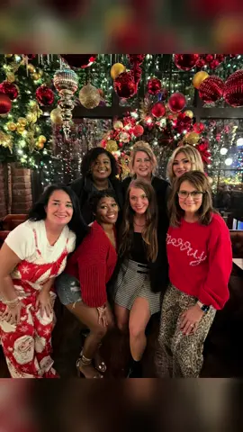 Girls night with the south pod 🎄❤️✨🍸 #tulsa #christmas #girldinner #giftexchange #roosevelts 